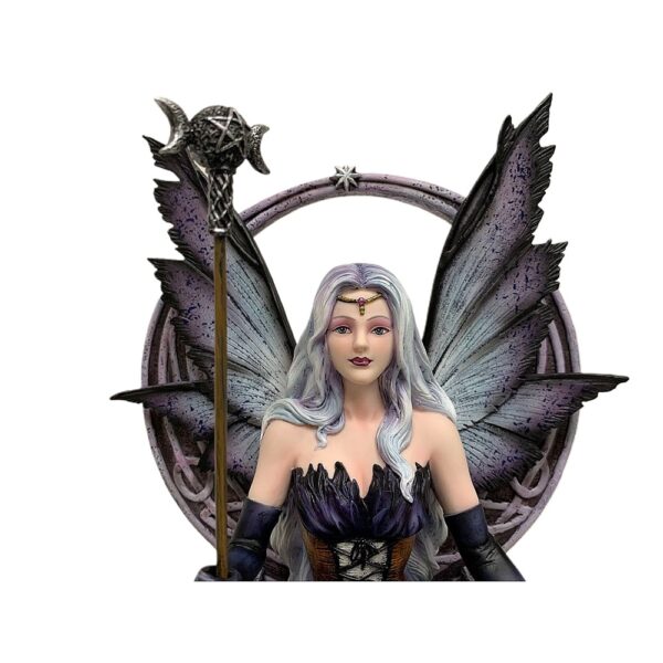 Queen of Royalty - Image 3